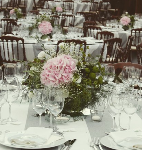 Decoración floral para las mesas de bodas